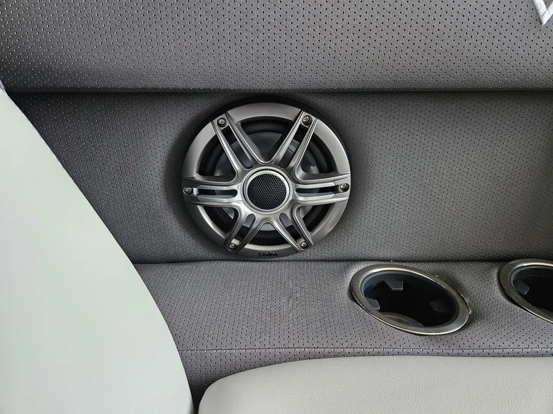 Slide: The Image of Viaggio LAGO X 22D TRITOON 2026 - 13