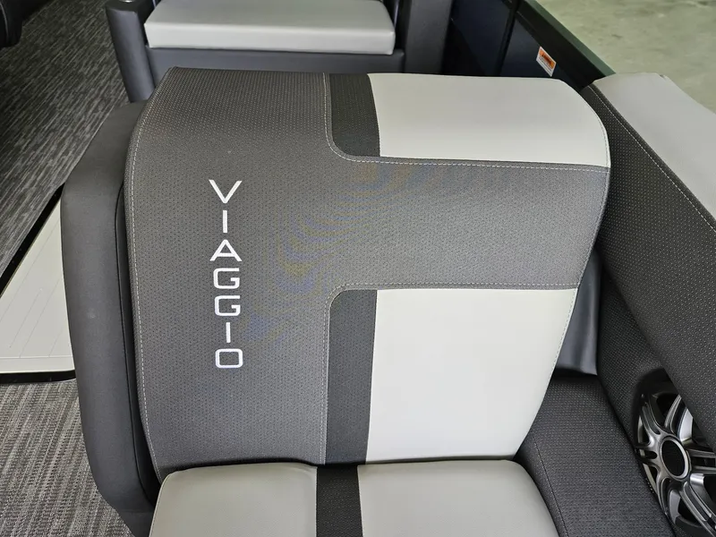 Slide: The Image of Viaggio LAGO X 22D TRITOON 2026 - 14