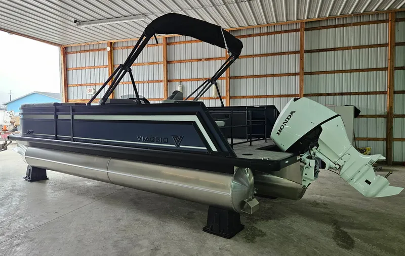 Slide: The Image of Viaggio LAGO X 22D TRITOON 2026 - 2