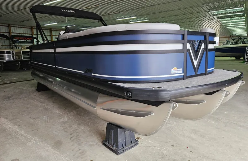 Slide: The Image of Viaggio LAGO X 22D TRITOON 2026 - 5