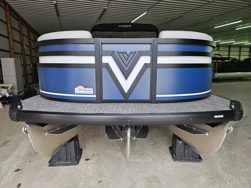 Slide: The Image of Viaggio LAGO X 22D TRITOON 2026 - 6