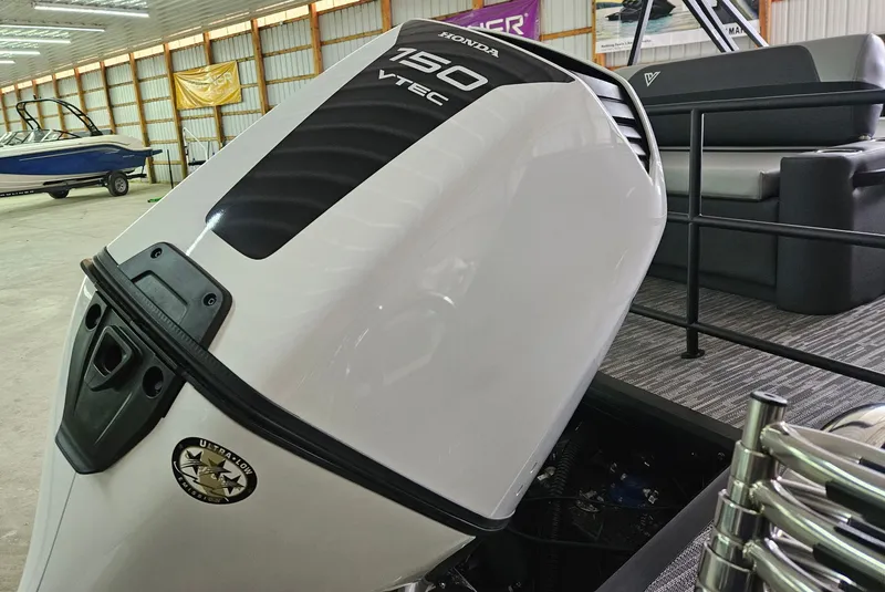 Slide: The Image of Viaggio LAGO X 22D TRITOON 2026 - 7