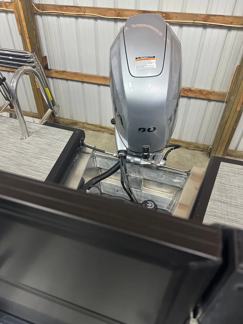 Slide: The Image of Viaggio LAGO V 20U 2025 - 10