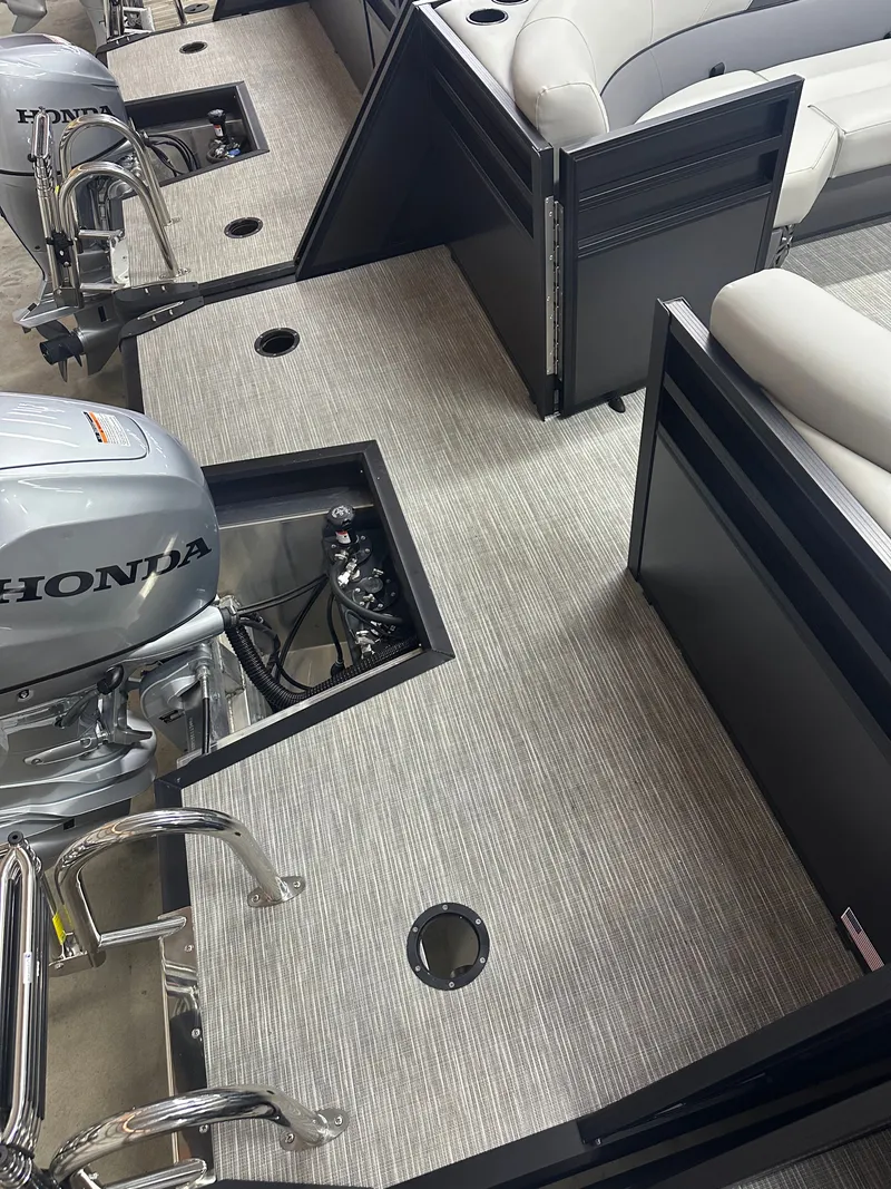 Slide: The Image of Viaggio LAGO V 20U 2025 - 11