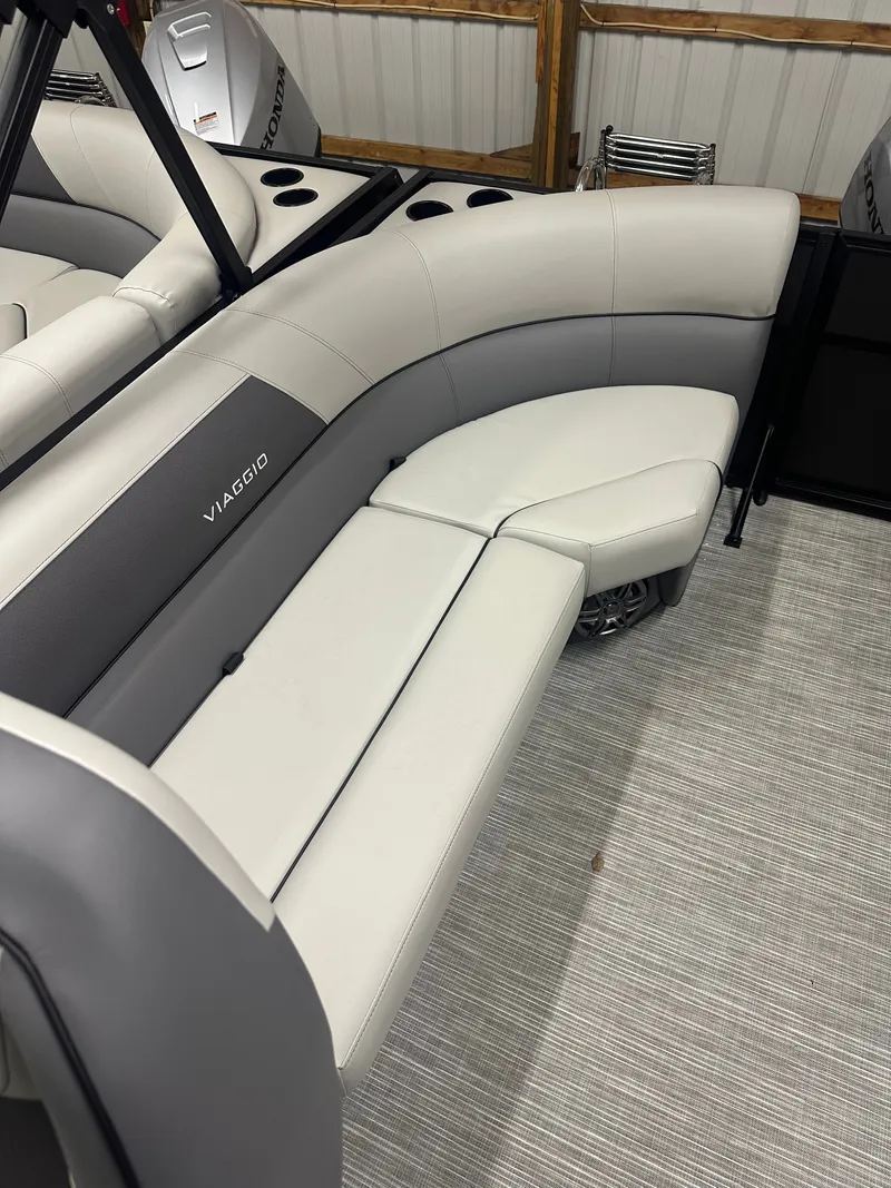 Slide: The Image of Viaggio LAGO V 20U 2025 - 3