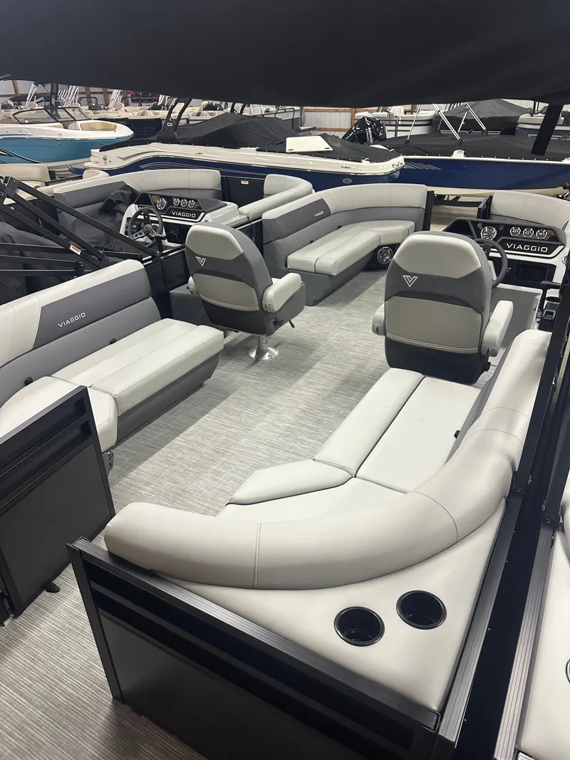 Slide: The Image of Viaggio LAGO V 20U 2025 - 4