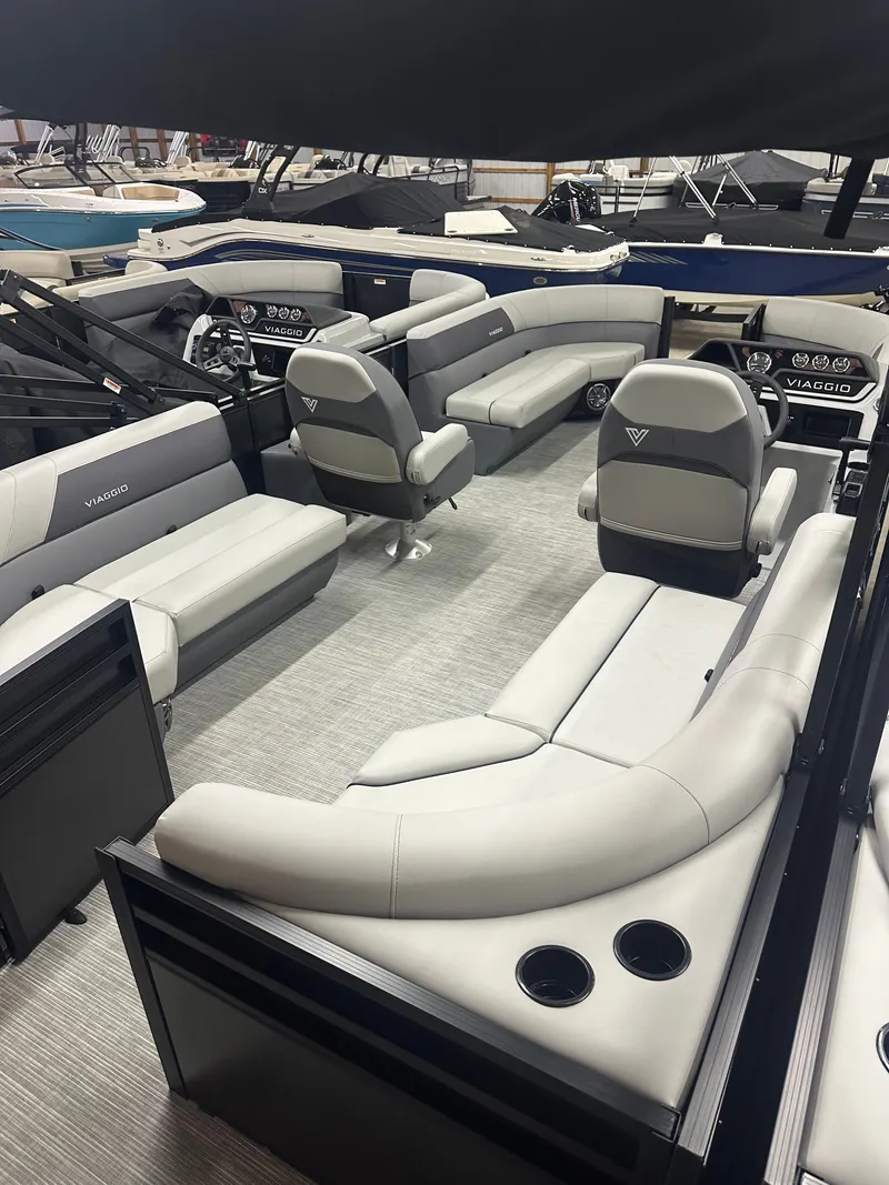 Slide: The Image of Viaggio LAGO V 20U 2025 - 5