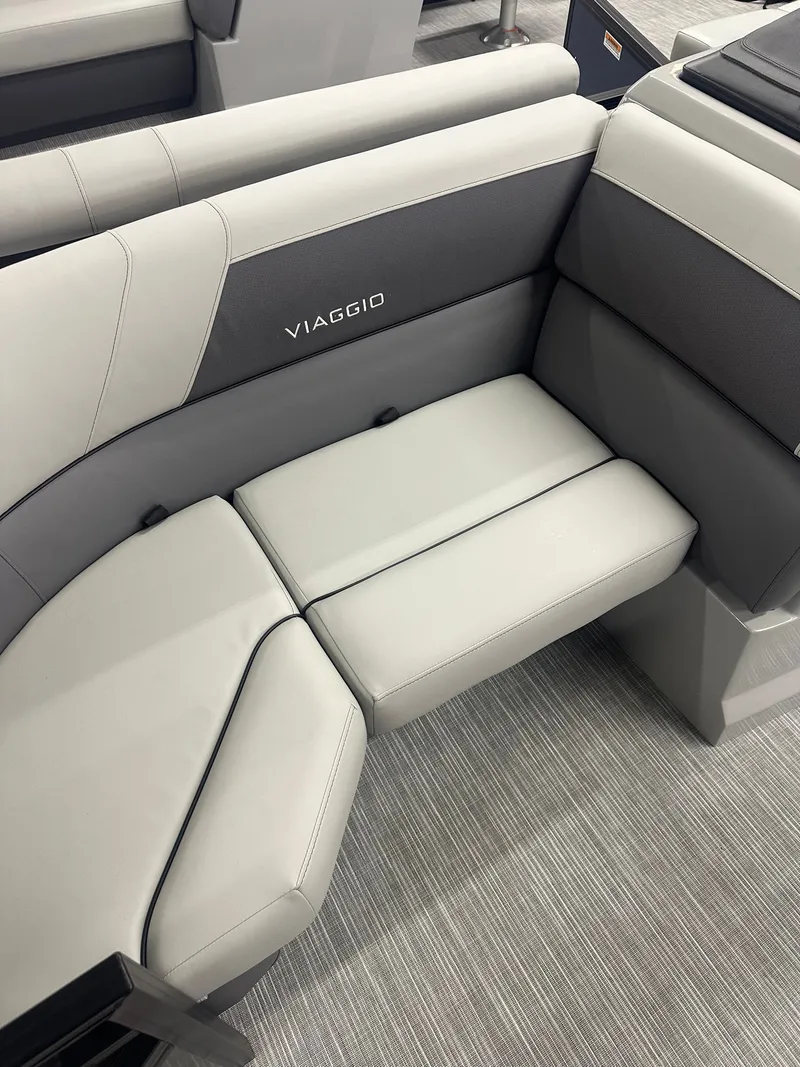 Slide: The Image of Viaggio LAGO V 20U 2025 - 7