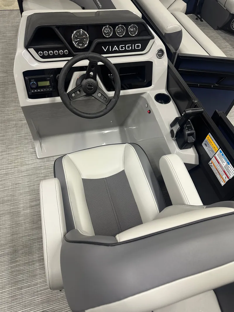 Slide: The Image of Viaggio LAGO V 20U 2025 - 8