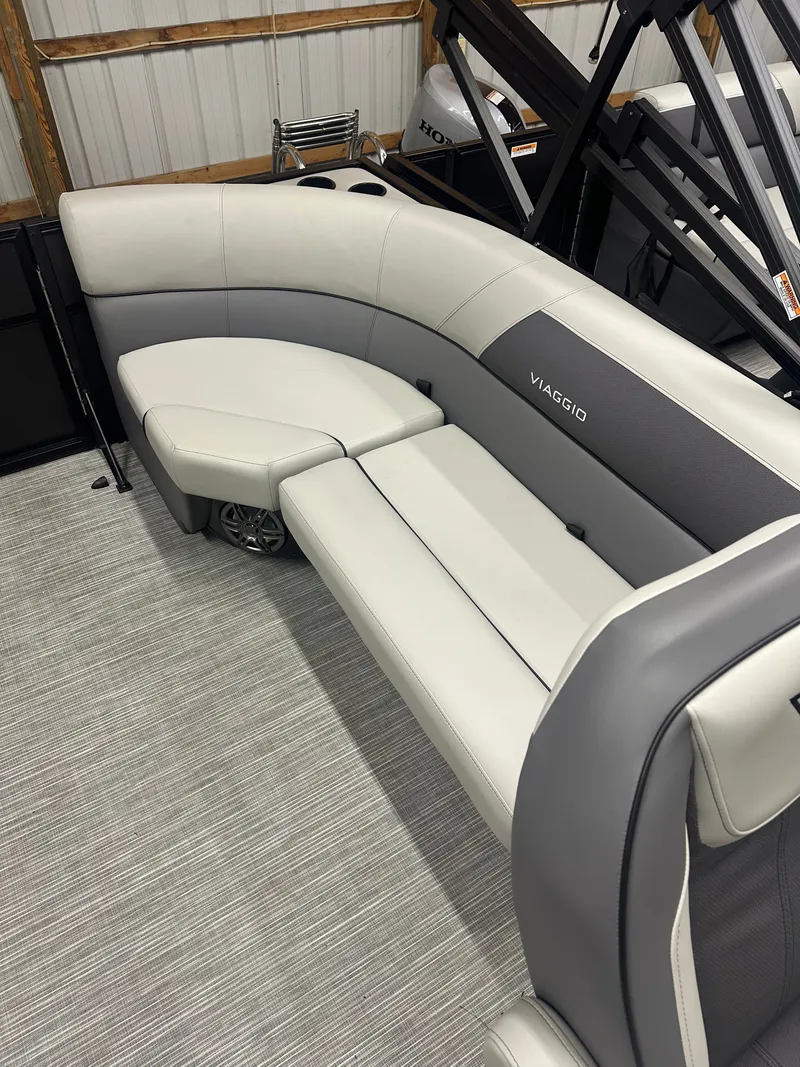 Slide: The Image of Viaggio LAGO V 20U 2025 - 9