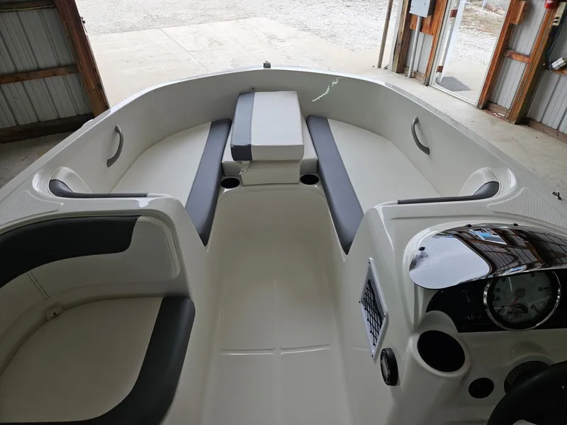 Slide: The Image of Bayliner ELEMENT E16LE 2025 - 10