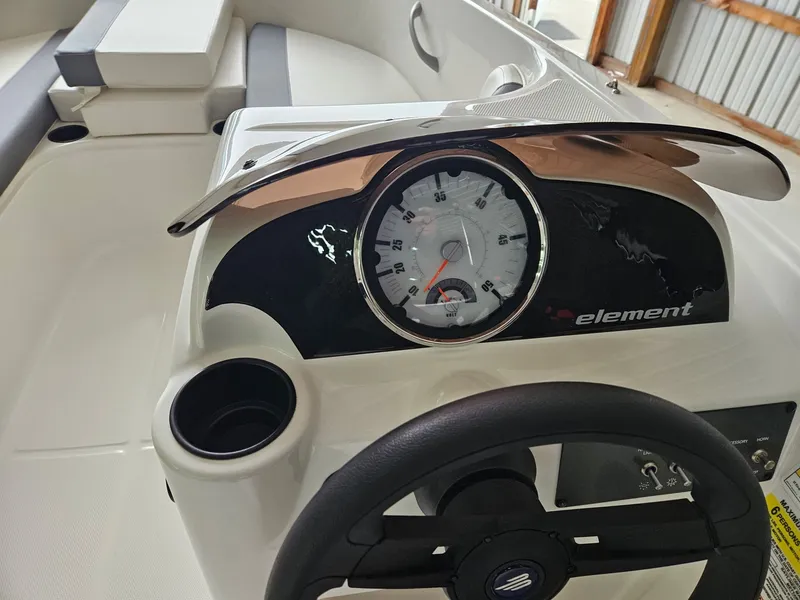 Slide: The Image of Bayliner ELEMENT E16LE 2025 - 12