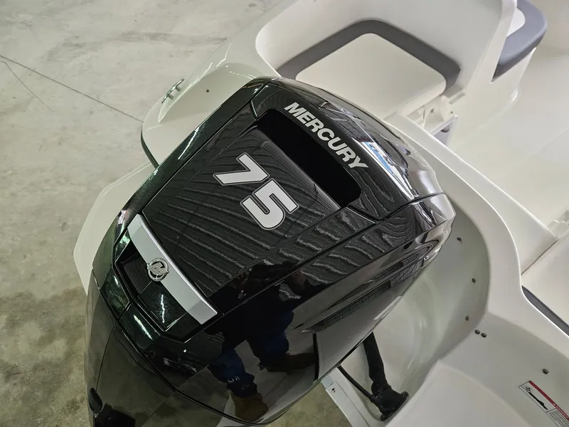 Slide: The Image of Bayliner ELEMENT E16LE 2025 - 7