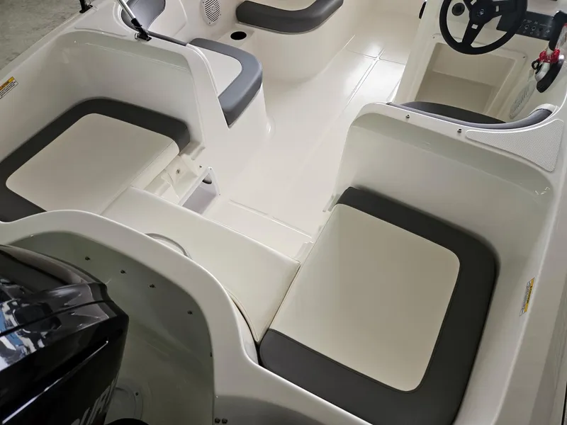 Slide: The Image of Bayliner ELEMENT E16LE 2025 - 9