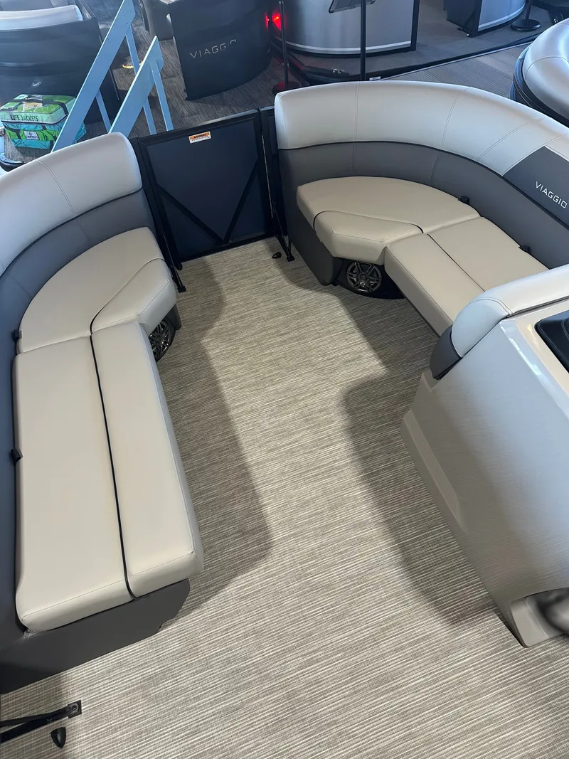 Slide: The Image of Viaggio LAGO V 20U 2025 - 2