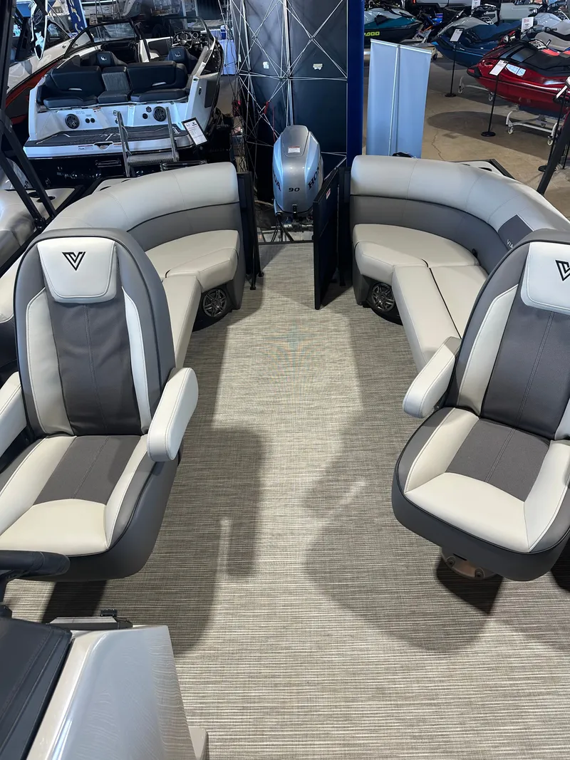 Slide: The Image of Viaggio LAGO V 20U 2025 - 7