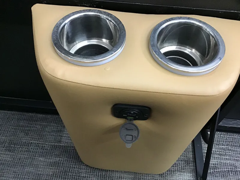 Slide: The Image of Viaggio DIAMANTE S 23 TRITOON 2023 - 17