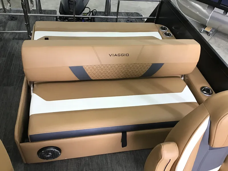Slide: The Image of Viaggio DIAMANTE S 23 TRITOON 2023 - 18