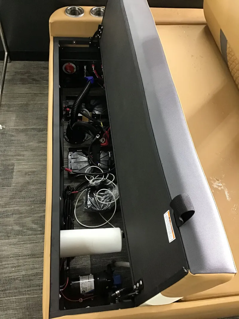 Slide: The Image of Viaggio DIAMANTE S 23 TRITOON 2023 - 23