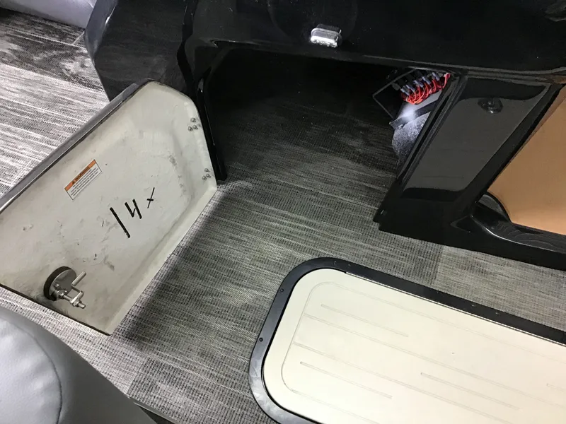 Slide: The Image of Viaggio DIAMANTE S 23 TRITOON 2023 - 27