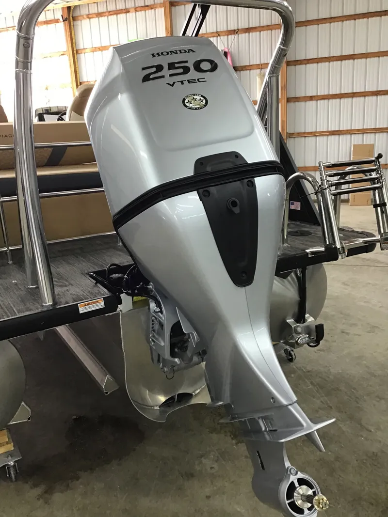 Slide: The Image of Viaggio DIAMANTE S 23 TRITOON 2023 - 6