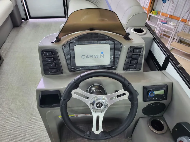 Slide: The Image of Qwest 820 E LANAI LTZ TT2 2023 - 13