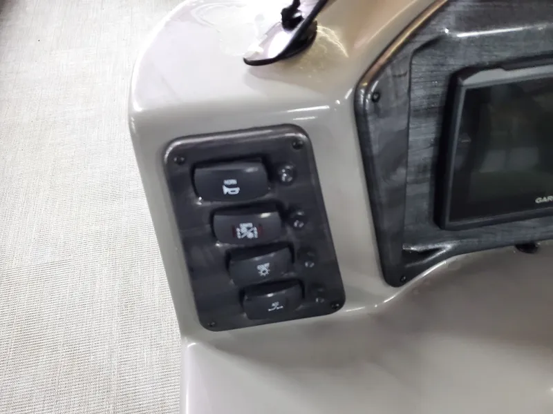 Slide: The Image of Qwest 820 E LANAI LTZ TT2 2023 - 15