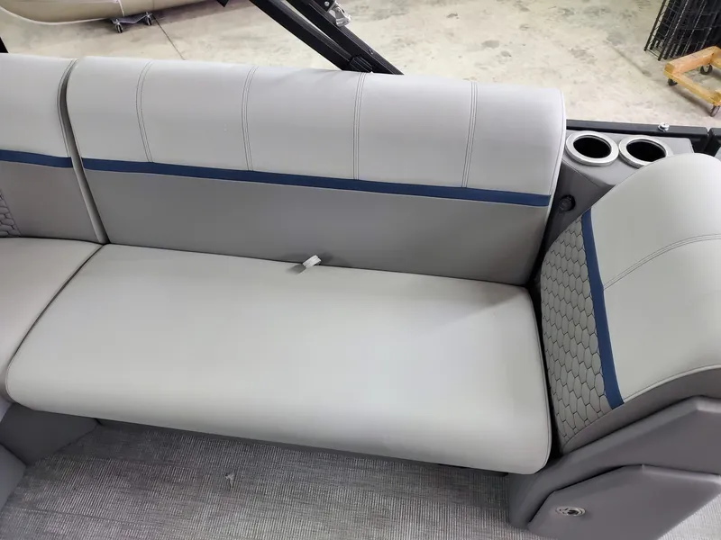 Slide: The Image of Qwest 820 E LANAI LTZ TT2 2023 - 21