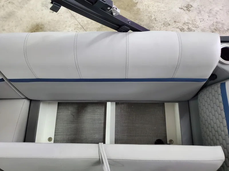 Slide: The Image of Qwest 820 E LANAI LTZ TT2 2023 - 22