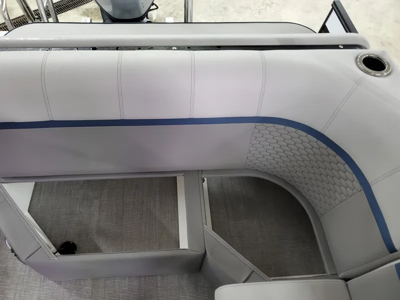 Slide: The Image of Qwest 820 E LANAI LTZ TT2 2023 - 24