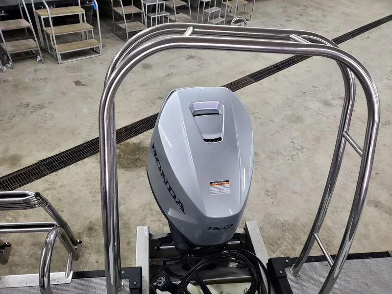 Slide: The Image of Qwest 820 E LANAI LTZ TT2 2023 - 27