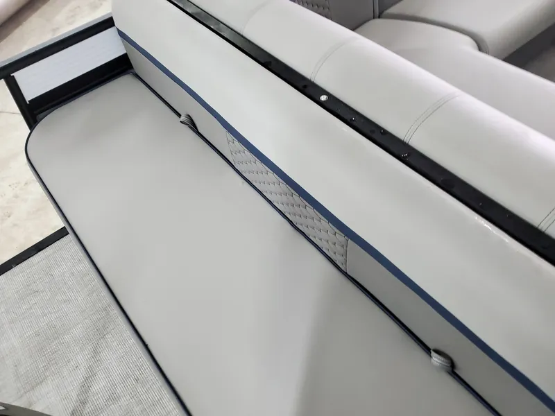 Slide: The Image of Qwest 820 E LANAI LTZ TT2 2023 - 28