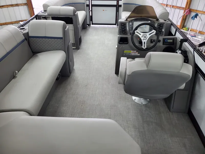 Slide: The Image of Qwest 820 E LANAI LTZ TT2 2023 - 32