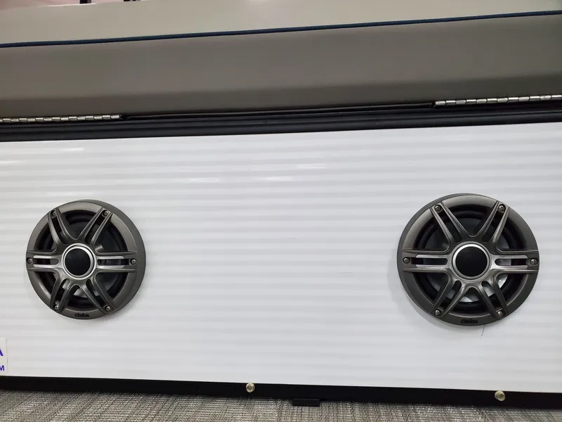 Slide: The Image of Qwest 820 E LANAI LTZ TT2 2023 - 33