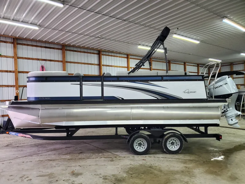 Slide: The Image of Qwest 820 E LANAI LTZ TT2 2023 - 34