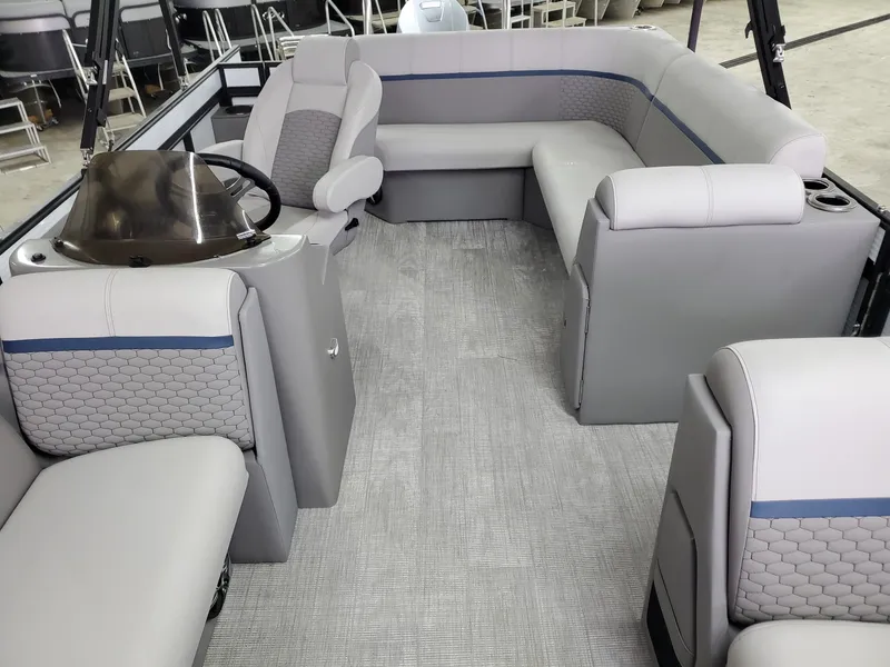 Slide: The Image of Qwest 820 E LANAI LTZ TT2 2023 - 5