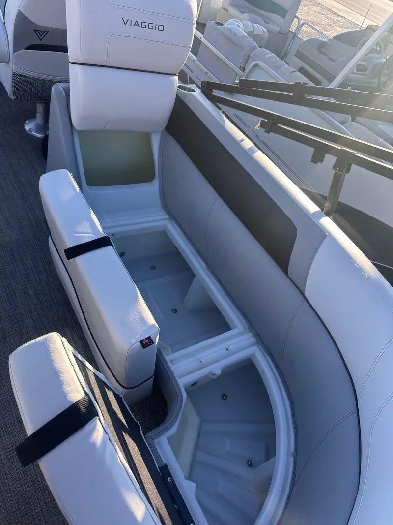 Slide: The Image of Viaggio LAGO U 22 2022 - 15