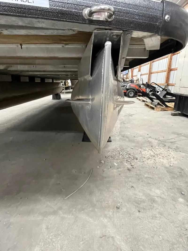 Slide: The Image of Coach Pontoons 230C 2018 - 10