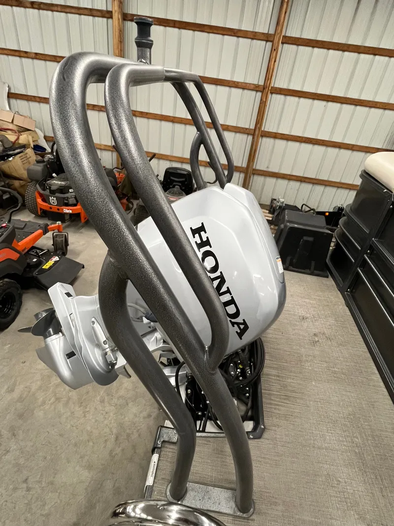 Slide: The Image of Coach Pontoons 230C 2018 - 11