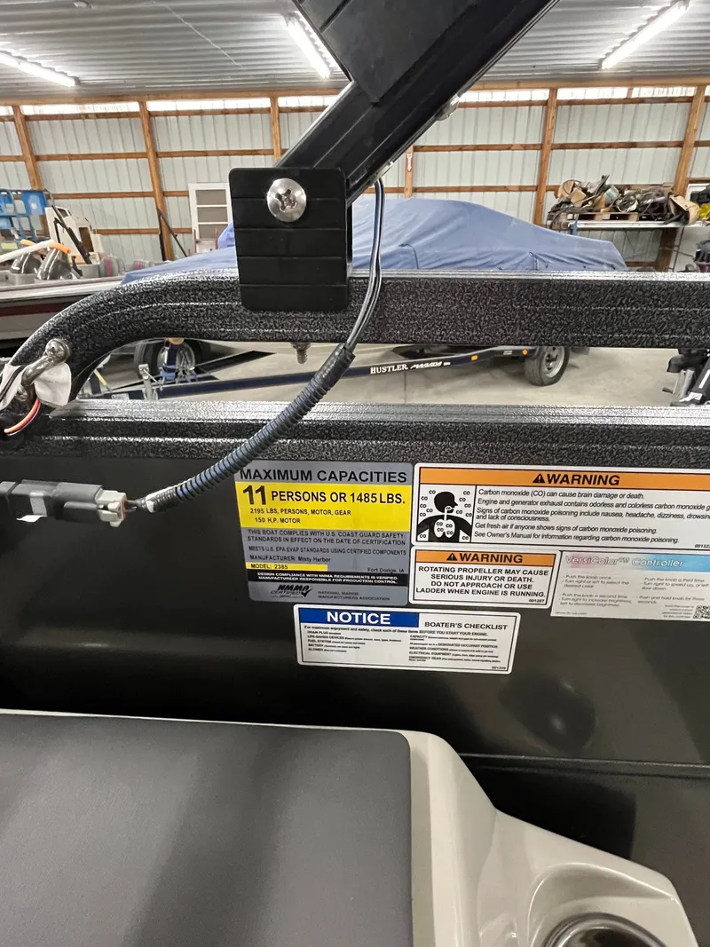 Slide: The Image of Coach Pontoons 230C 2018 - 15