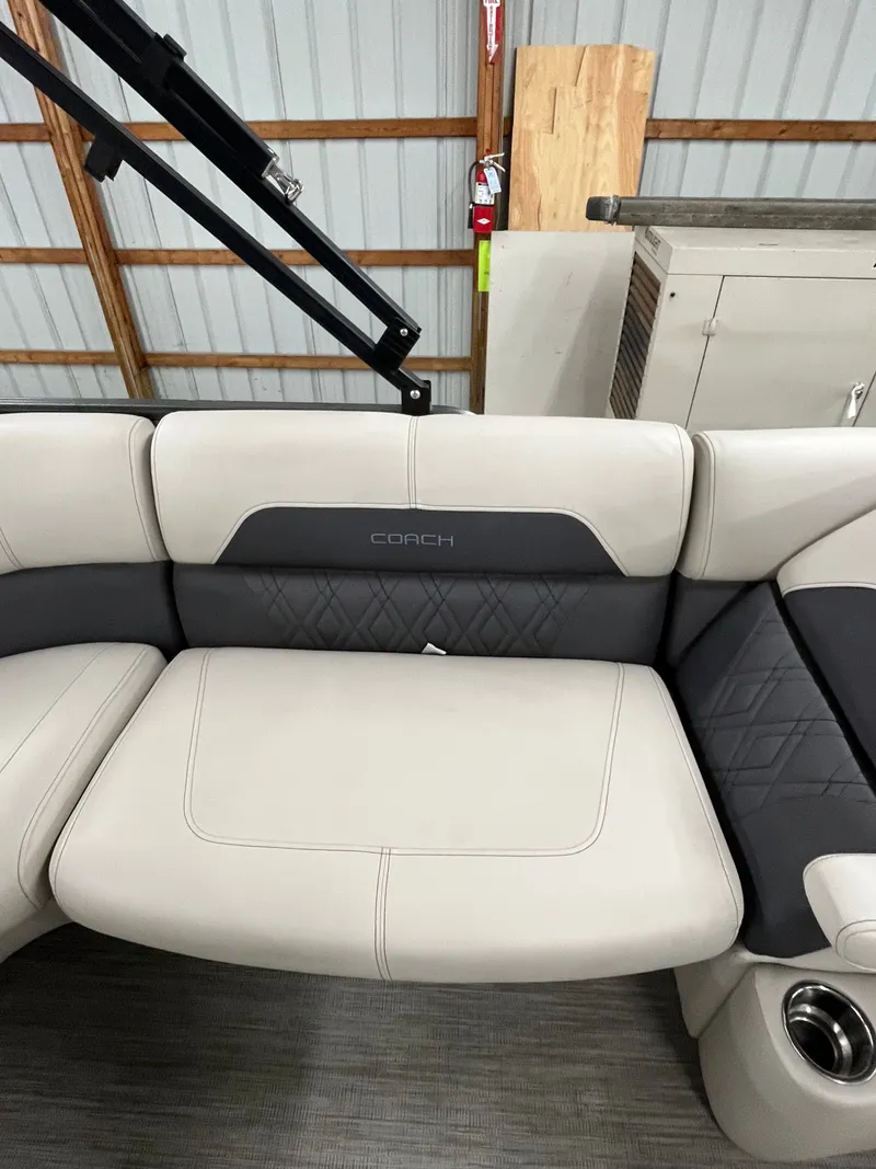 Slide: The Image of Coach Pontoons 230C 2018 - 20