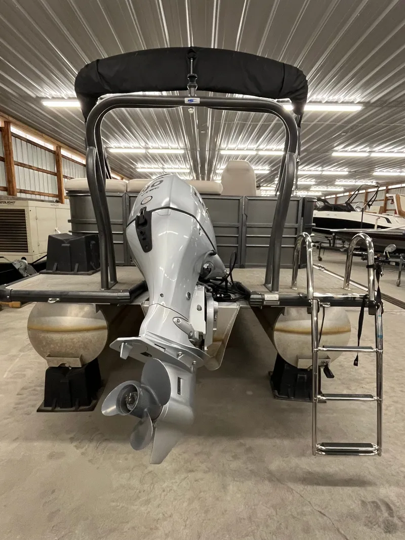 Slide: The Image of Coach Pontoons 230C 2018 - 4