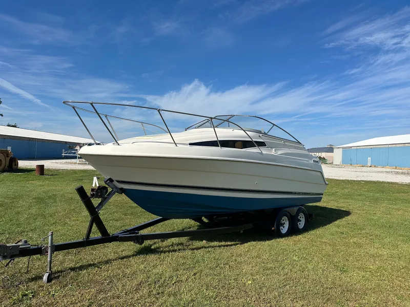 Slide: The Image of Bayliner 2355 CIERA SUNBRIDGE 5.7L MCM Yard Trl 1997 - 1