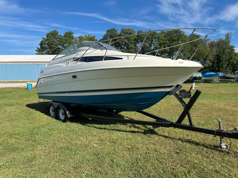 Slide: The Image of Bayliner 2355 CIERA SUNBRIDGE 5.7L MCM Yard Trl 1997 - 6
