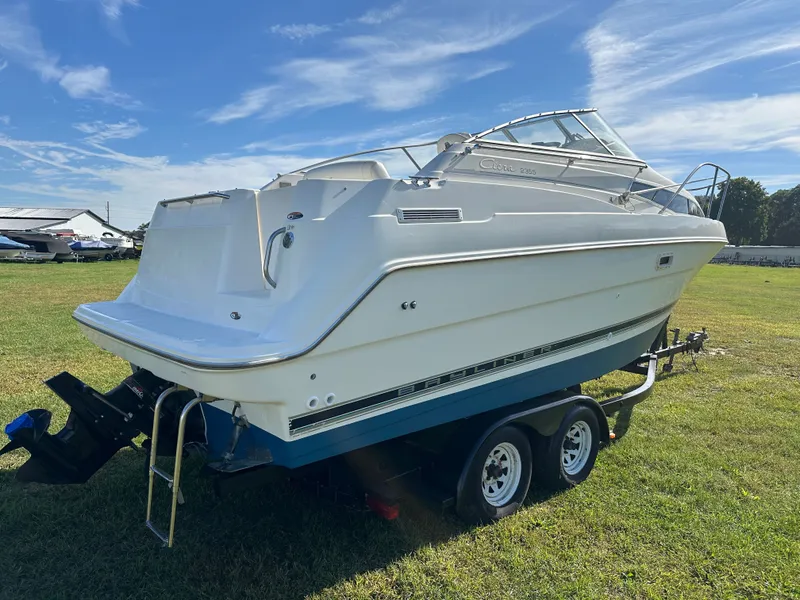 Slide: The Image of Bayliner 2355 CIERA SUNBRIDGE 5.7L MCM Yard Trl 1997 - 7