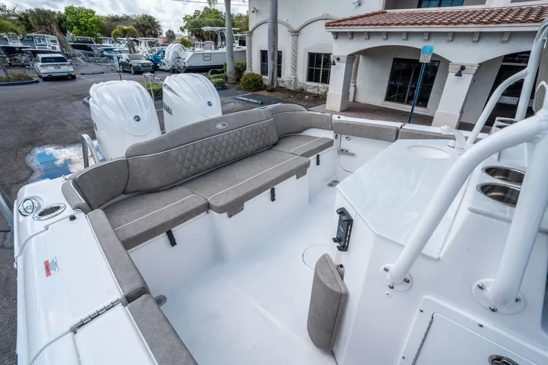 Slide: The Image of Sea Hunt Ultra 265 SE 2026 - 10