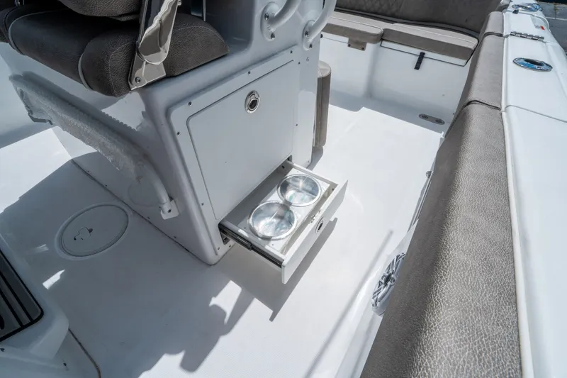 Slide: The Image of Sea Hunt Ultra 265 SE 2026 - 15