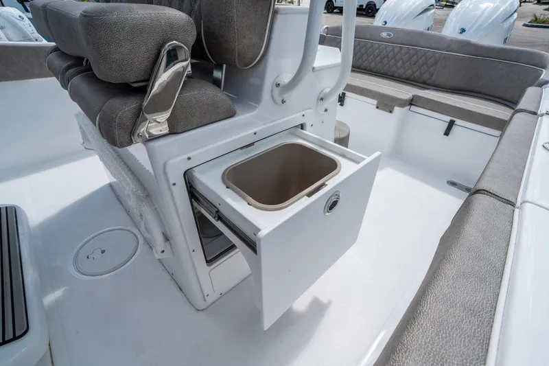 Slide: The Image of Sea Hunt Ultra 265 SE 2026 - 14