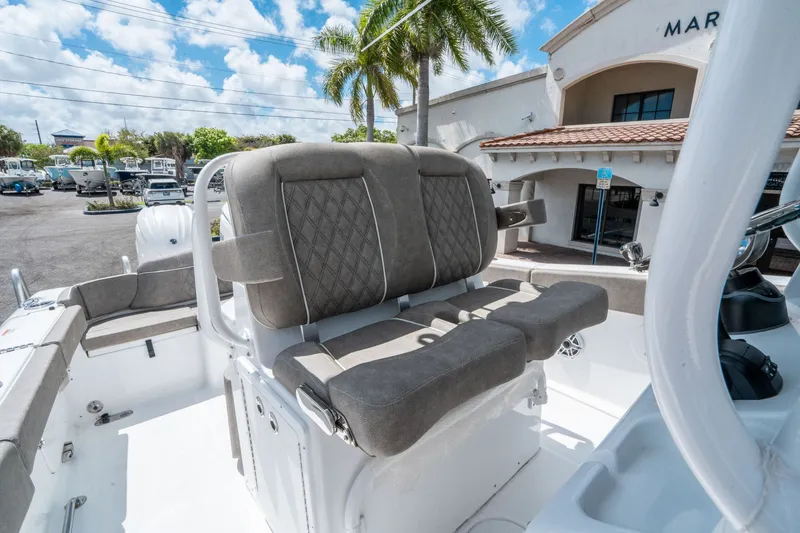 Slide: The Image of Sea Hunt Ultra 265 SE 2026 - 20