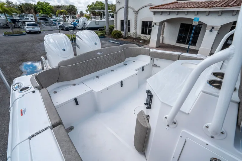 Slide: The Image of Sea Hunt Ultra 265 SE 2026 - 11